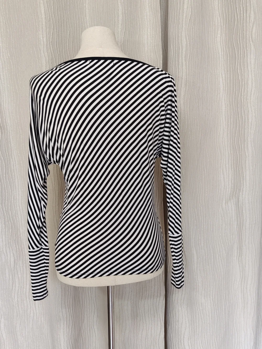 Michael Kors Black and White Diagonal Stripe Long-Sleeve Top Size P.